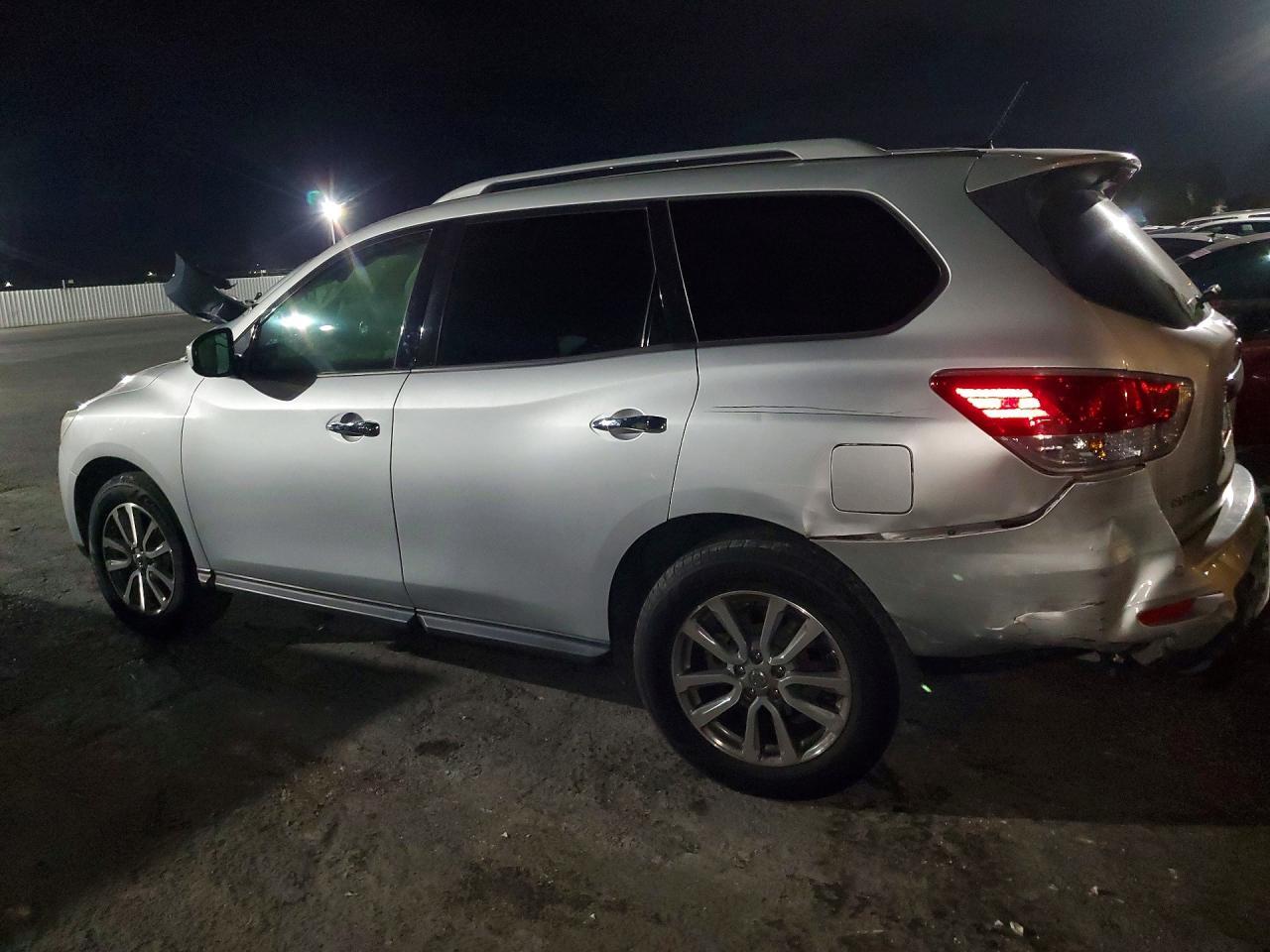 2016 Nissan Pathfinder Sv - zdjęcie 2