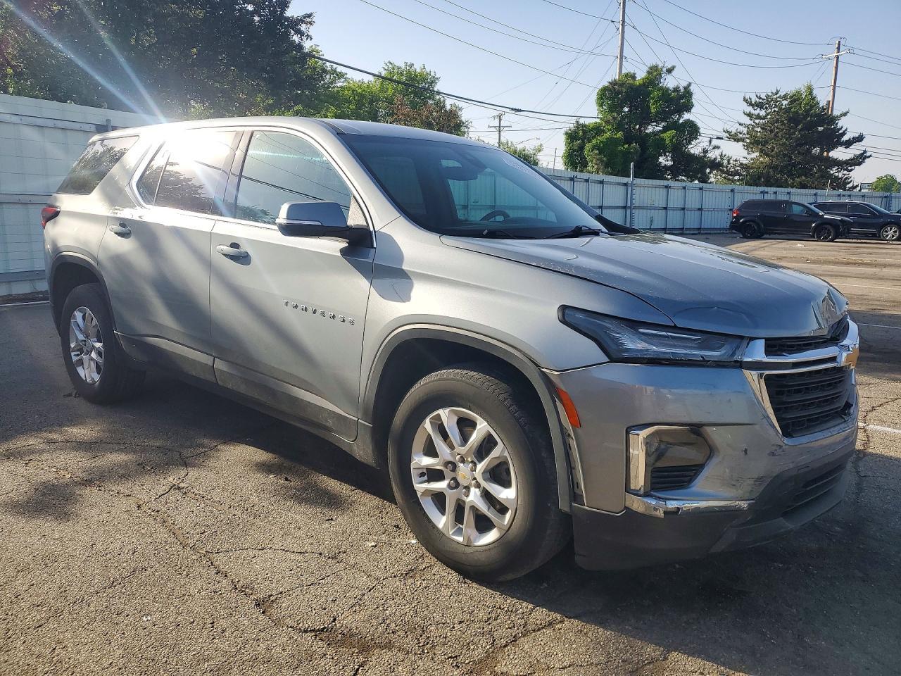 2023 Chevrolet Traverse Ls - zdjęcie 4