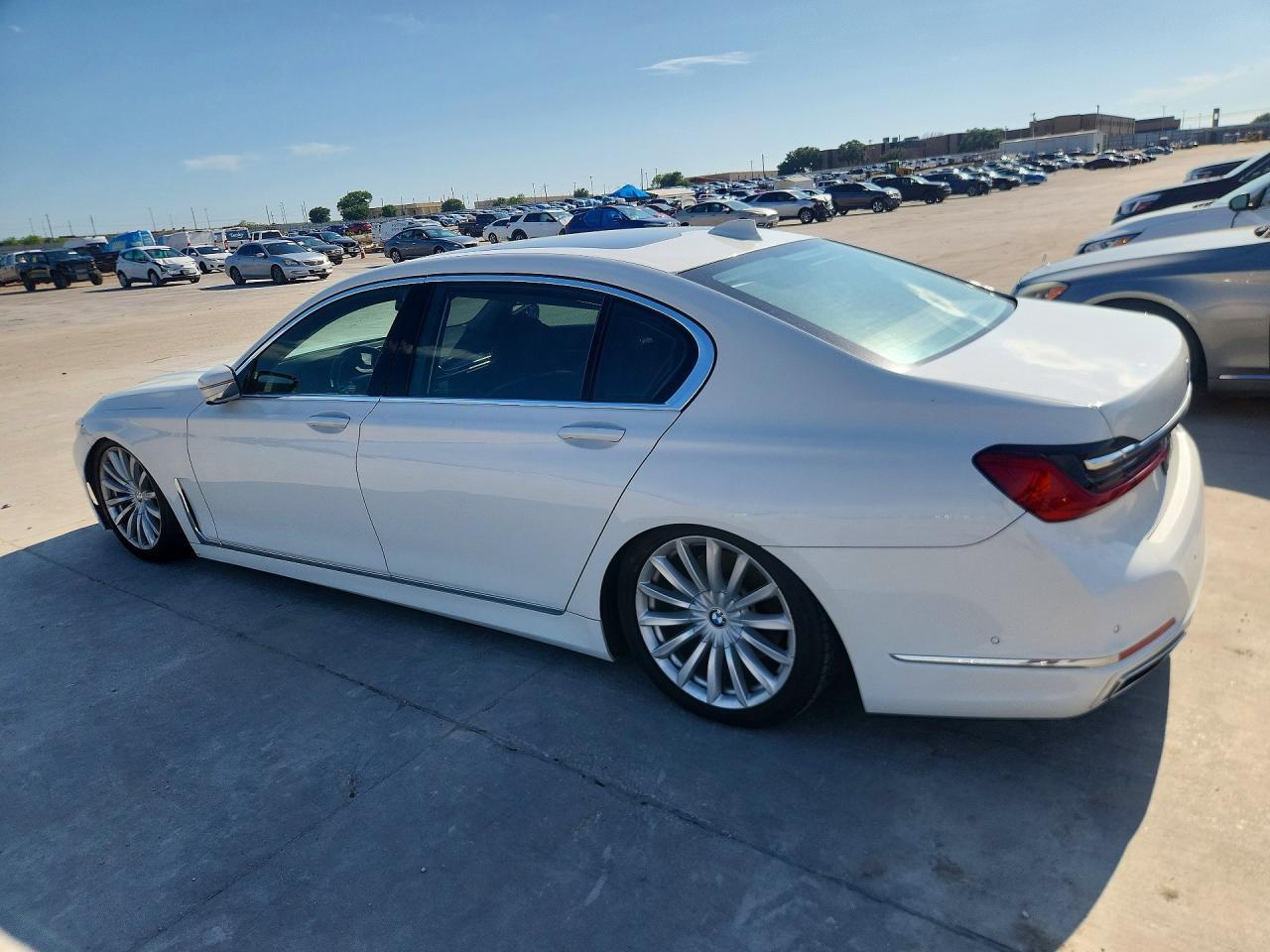 2020 BMW 740 I - zdjęcie 2