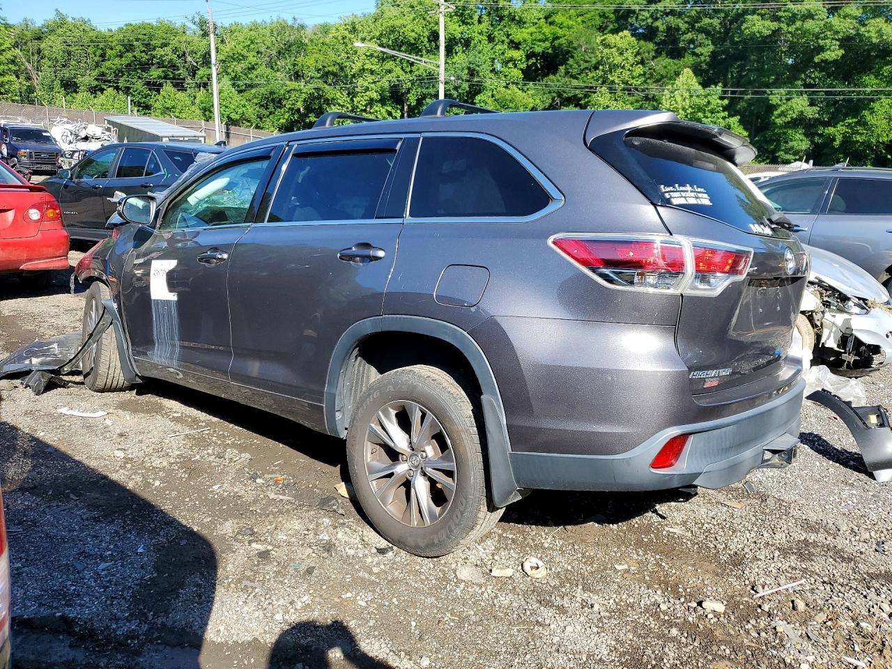 2015 Toyota Highlander Le Plus - zdjęcie 2