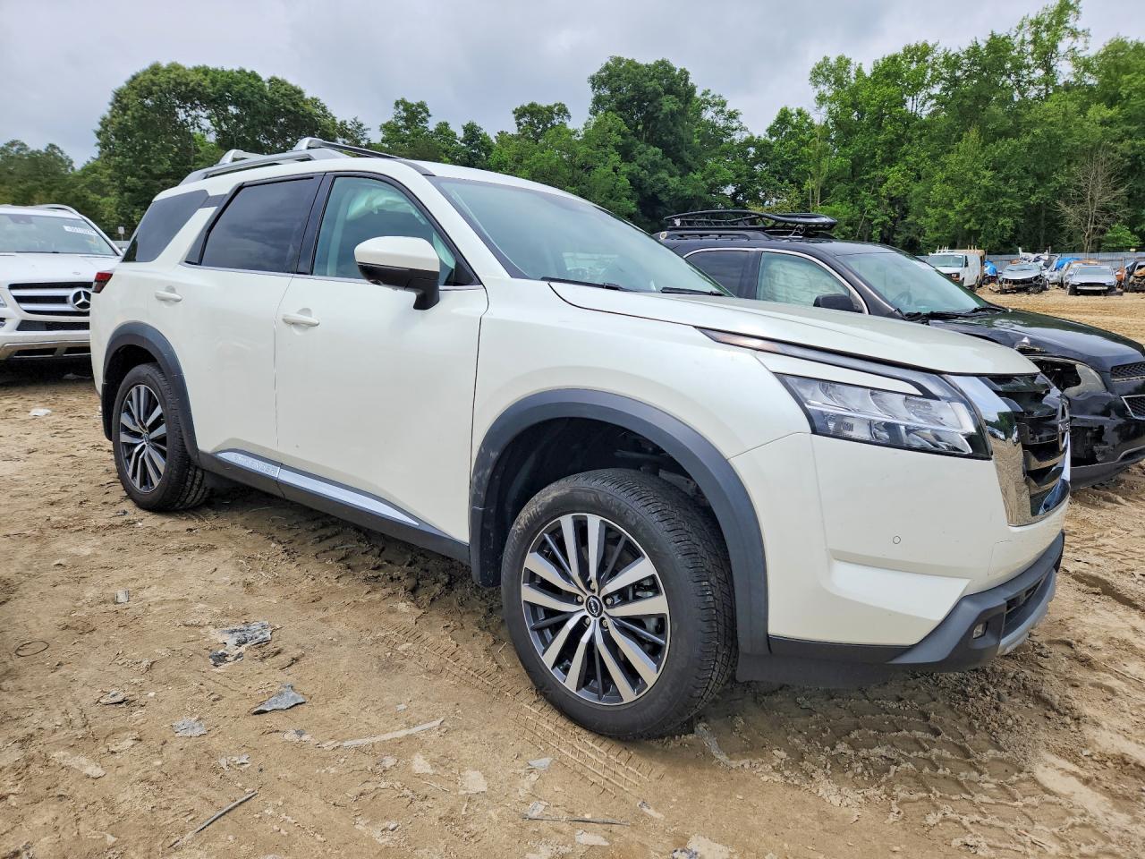 2022 Nissan Pathfinder Platinum - zdjęcie 4