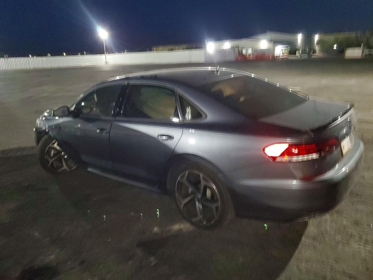 2020 Volkswagen Passat R-Line - zdjęcie 2