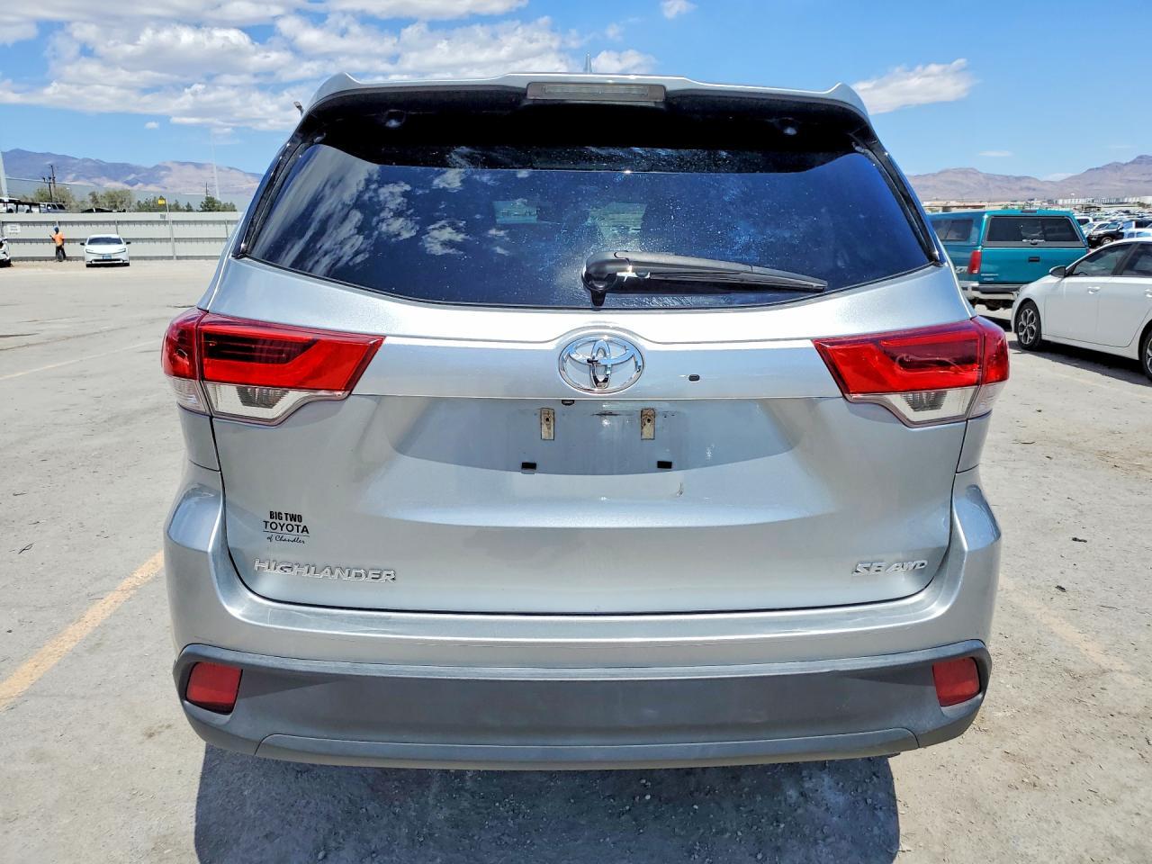 2017 Toyota Highlander Se - zdjęcie 6