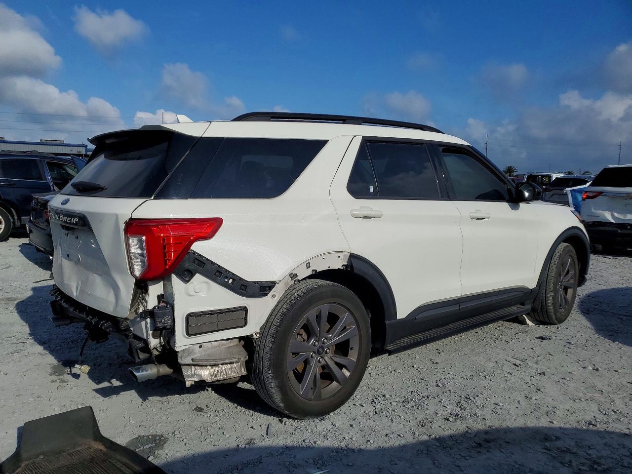 2023 Ford Explorer Xlt - zdjęcie 3