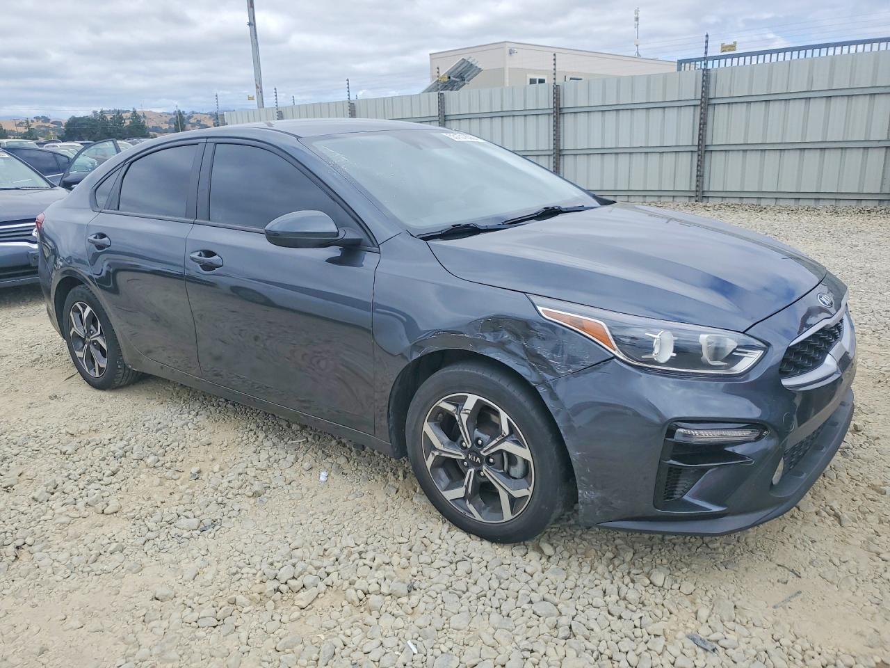 2021 Kia Forte Lxs - zdjęcie 4
