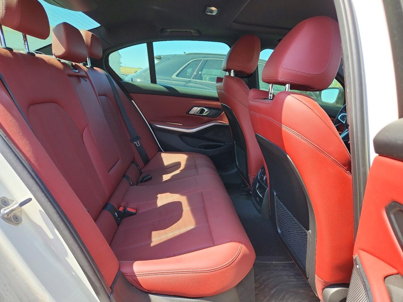 2023 BMW Seria 3 330i - zdjęcie 10
