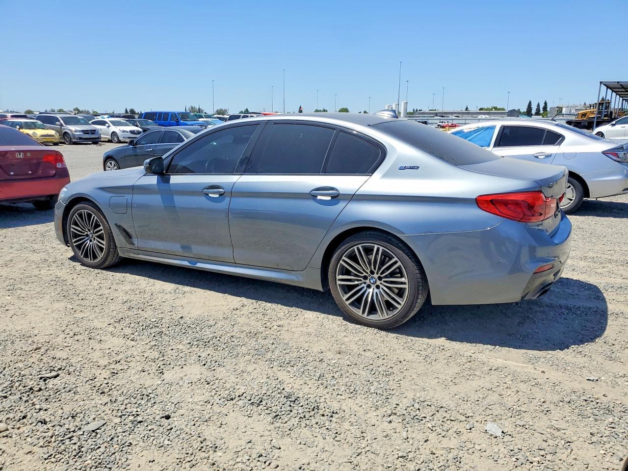 2019 BMW 530E - zdjęcie 2
