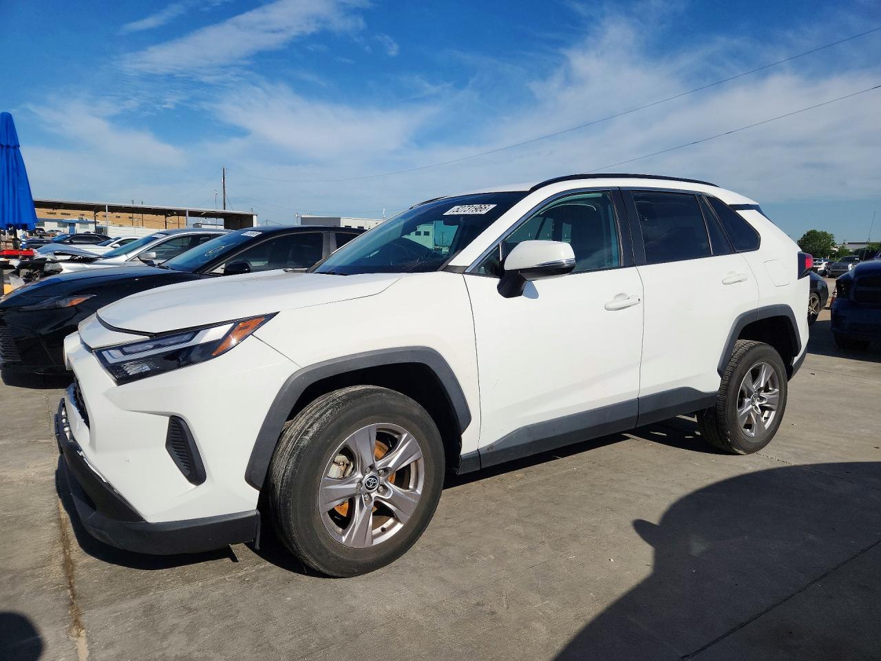 2022 Toyota Rav4 Xle - zdjęcie główne
