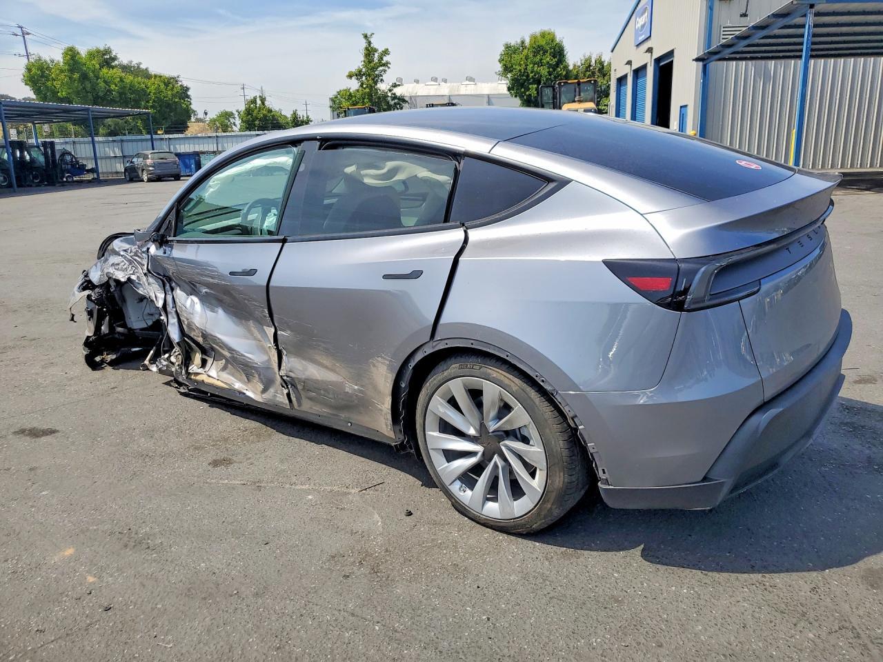 2026 Tesla Model Y - zdjęcie 2