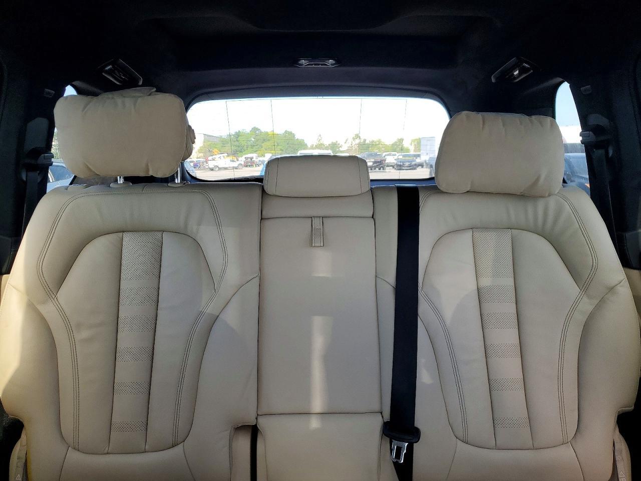 2021 BMW X7 xDrive40I - zdjęcie 10