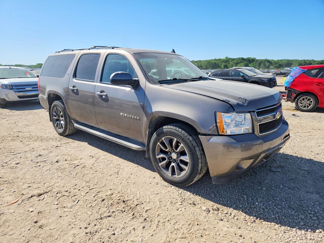 2013 Chevrolet Suburban C1500 Lt - zdjęcie 4