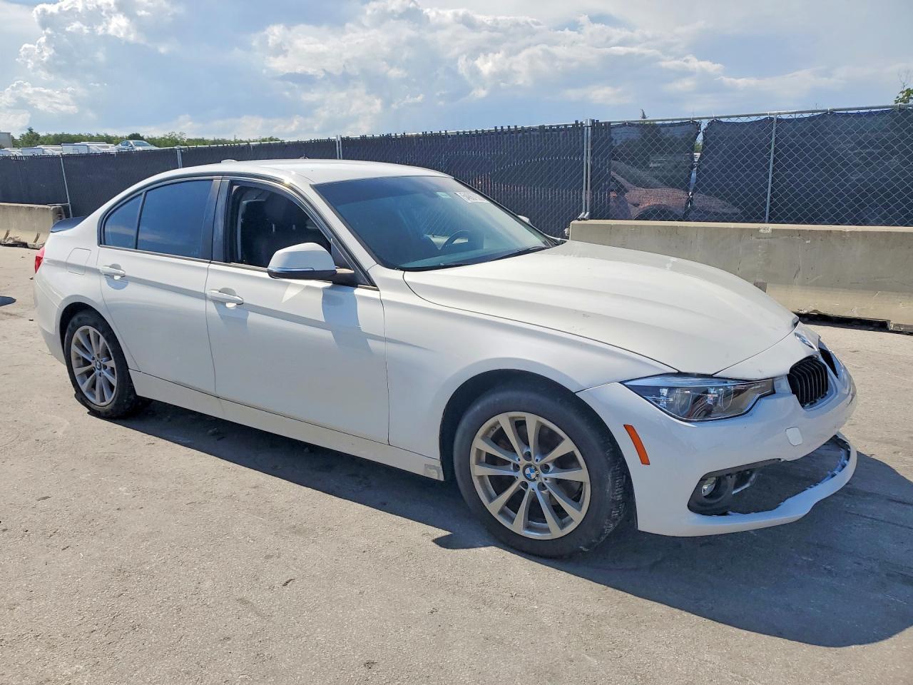 2018 BMW 320 I - zdjęcie 4