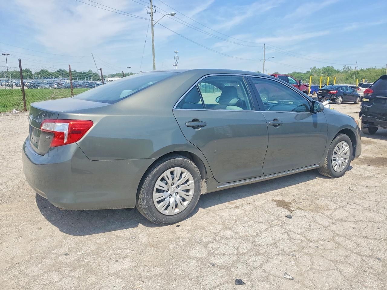 2013 Toyota Camry Le - zdjęcie 3