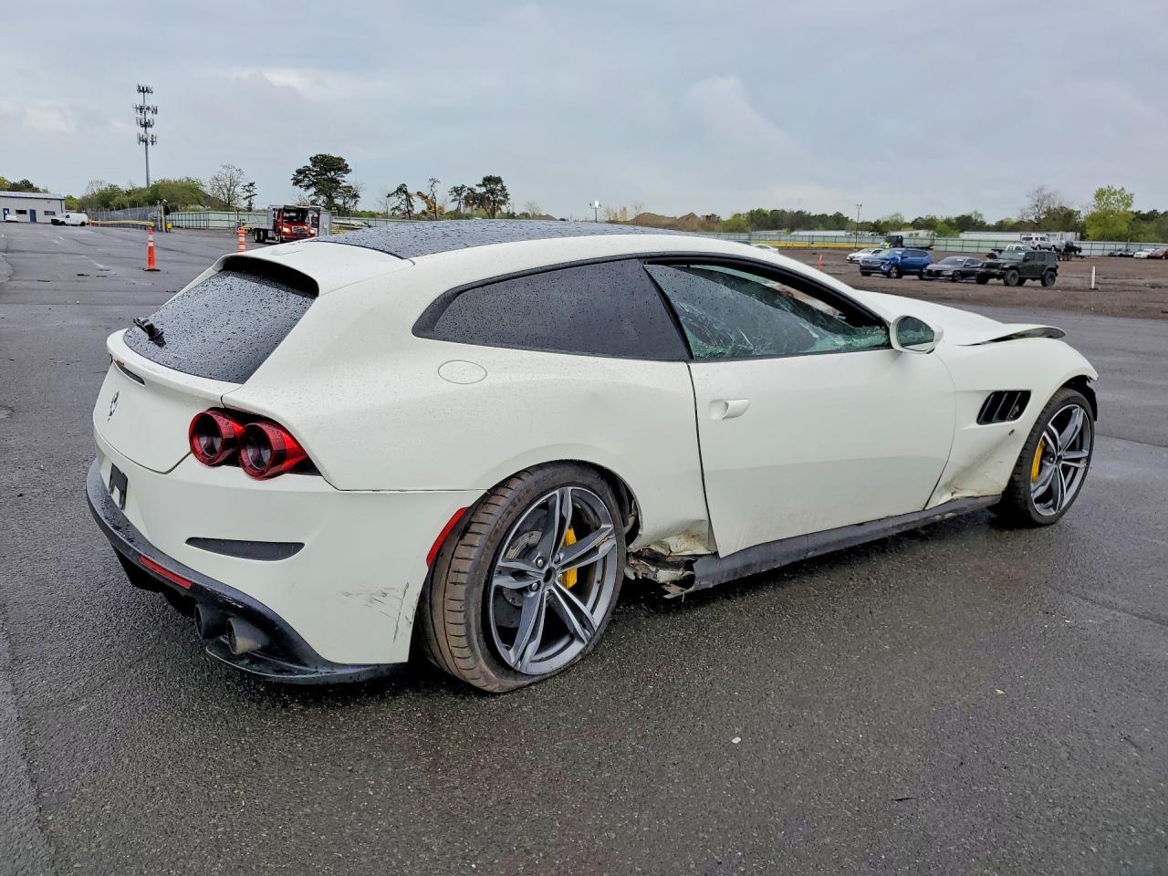 2020 Ferrari Gtc4 Lusso - zdjęcie 3