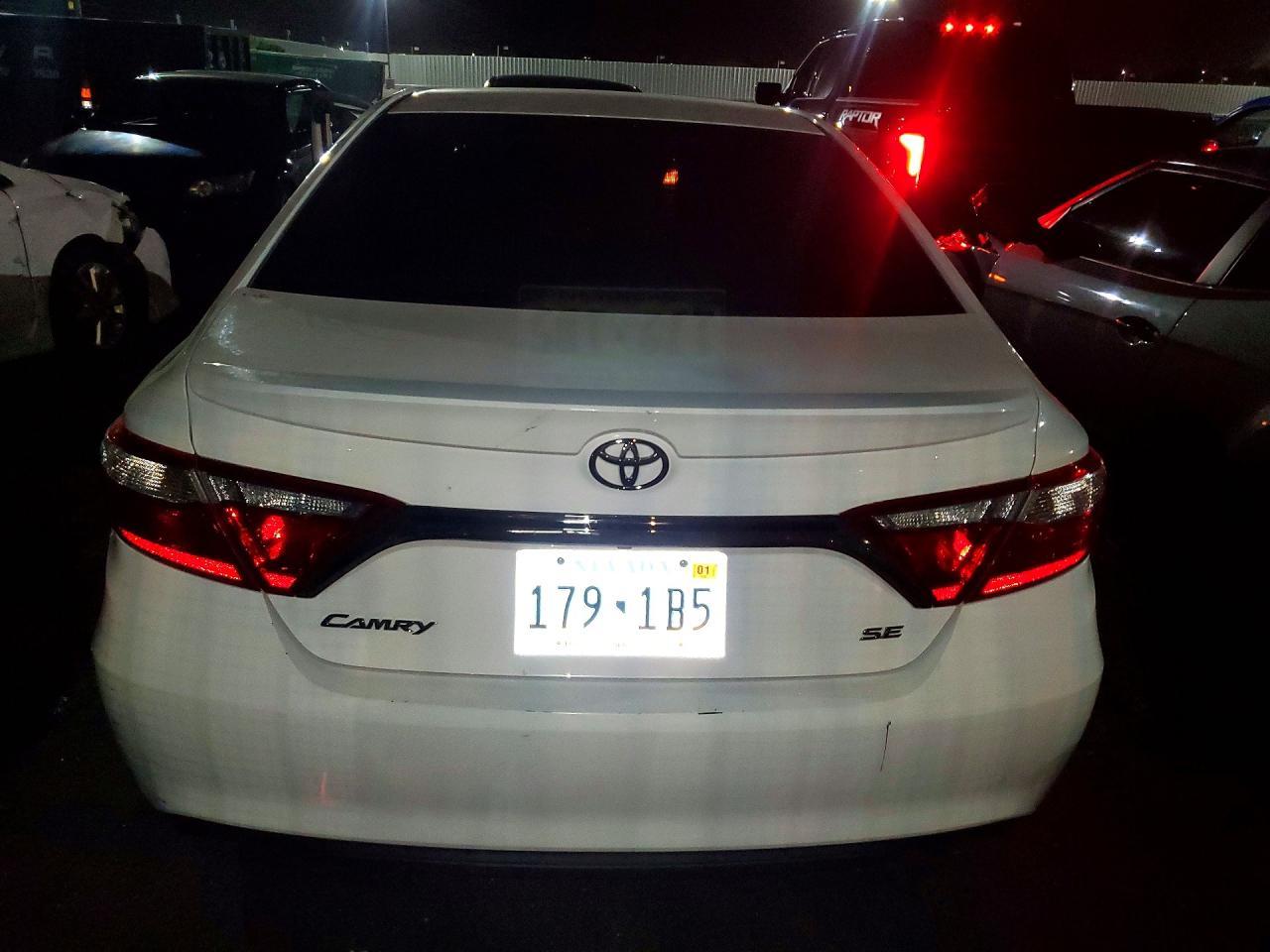 2016 Toyota Camry Le - zdjęcie 6