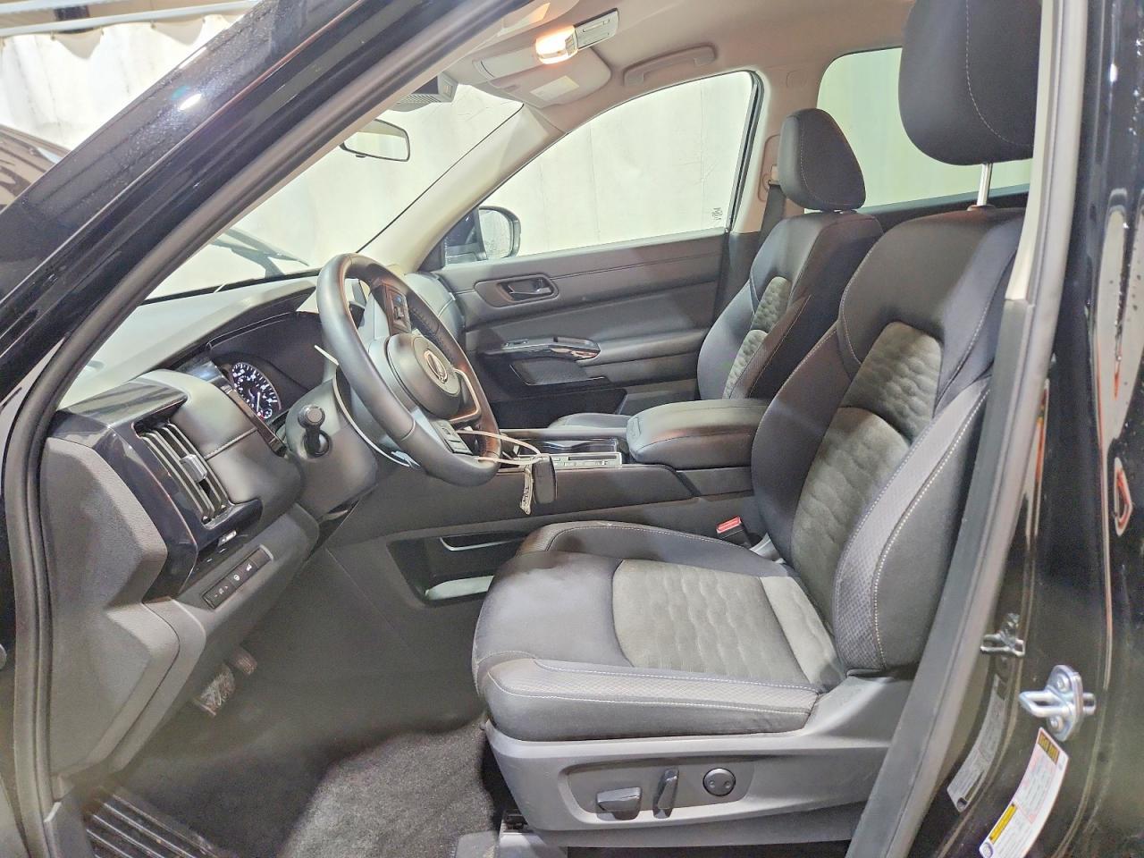 2025 Nissan Pathfinder Sv - zdjęcie 7