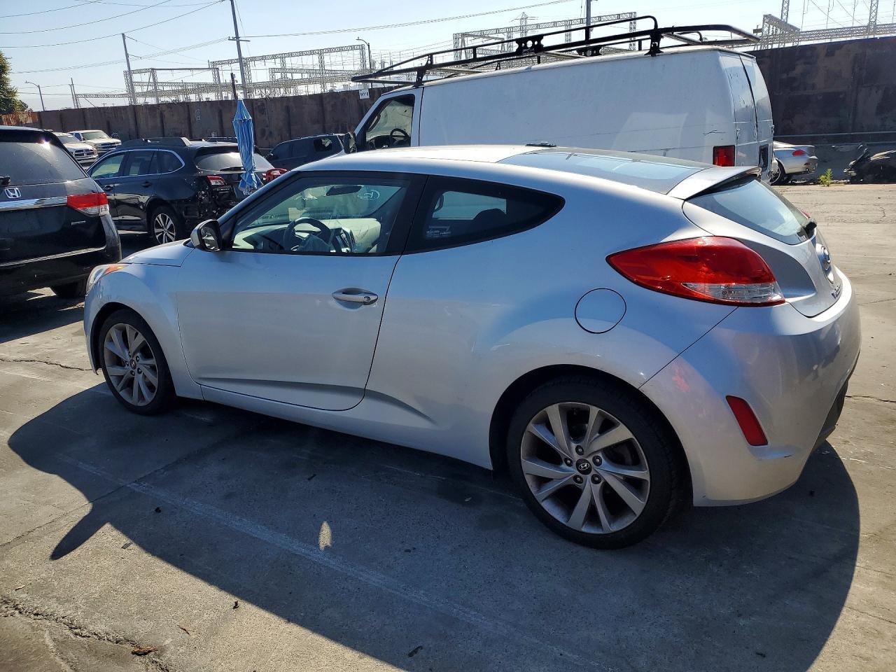 2016 Hyundai Veloster Base - zdjęcie 2