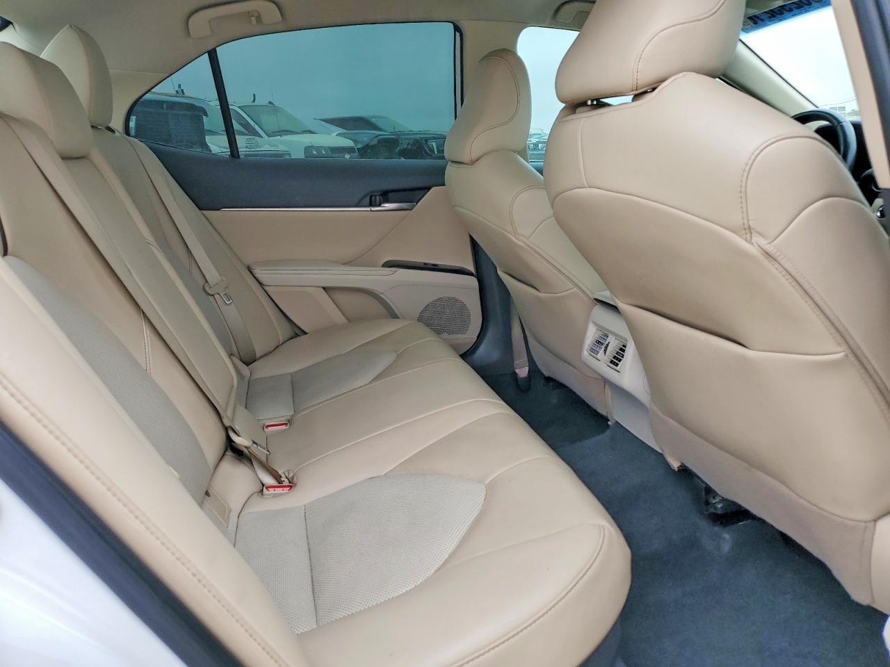 2020 Toyota Camry Xle - zdjęcie 10
