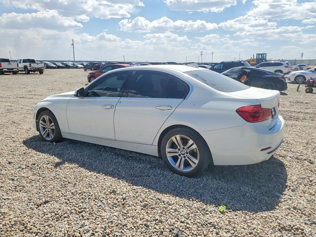 2017 BMW 330 I - zdjęcie 2
