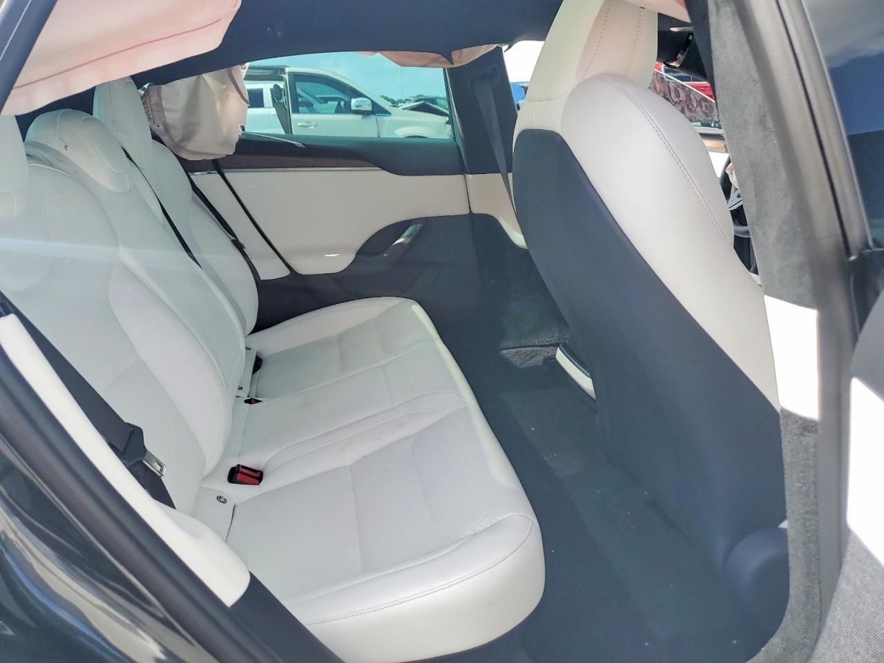 2026 Tesla Model S - zdjęcie 10