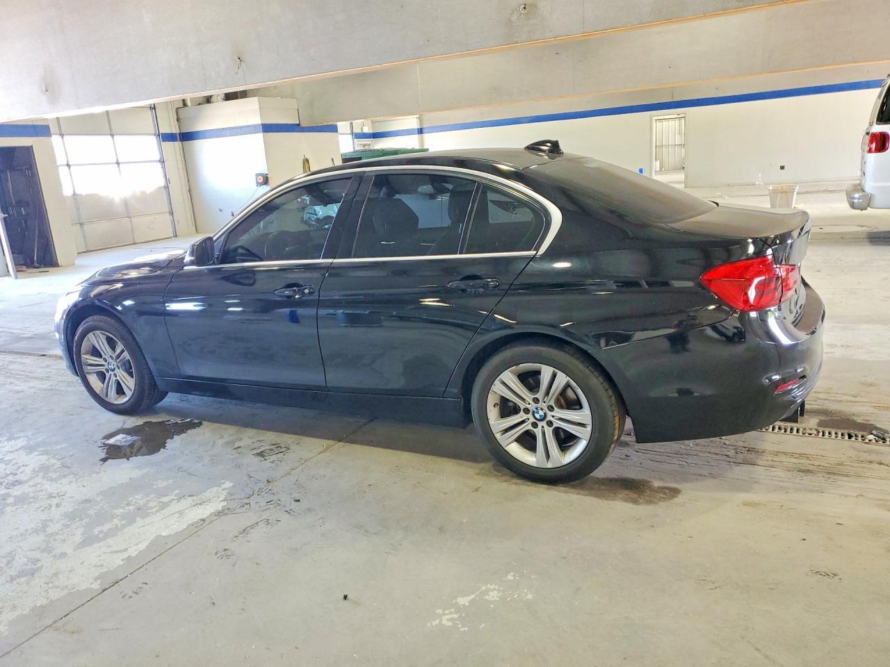 2018 BMW 330 I - zdjęcie 2