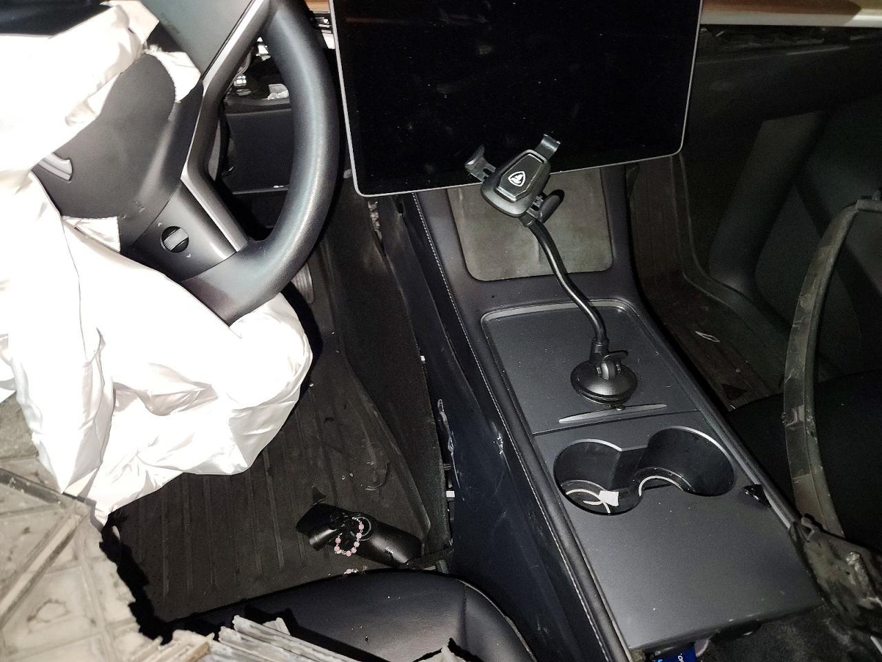 2025 Tesla Model Y - zdjęcie 8