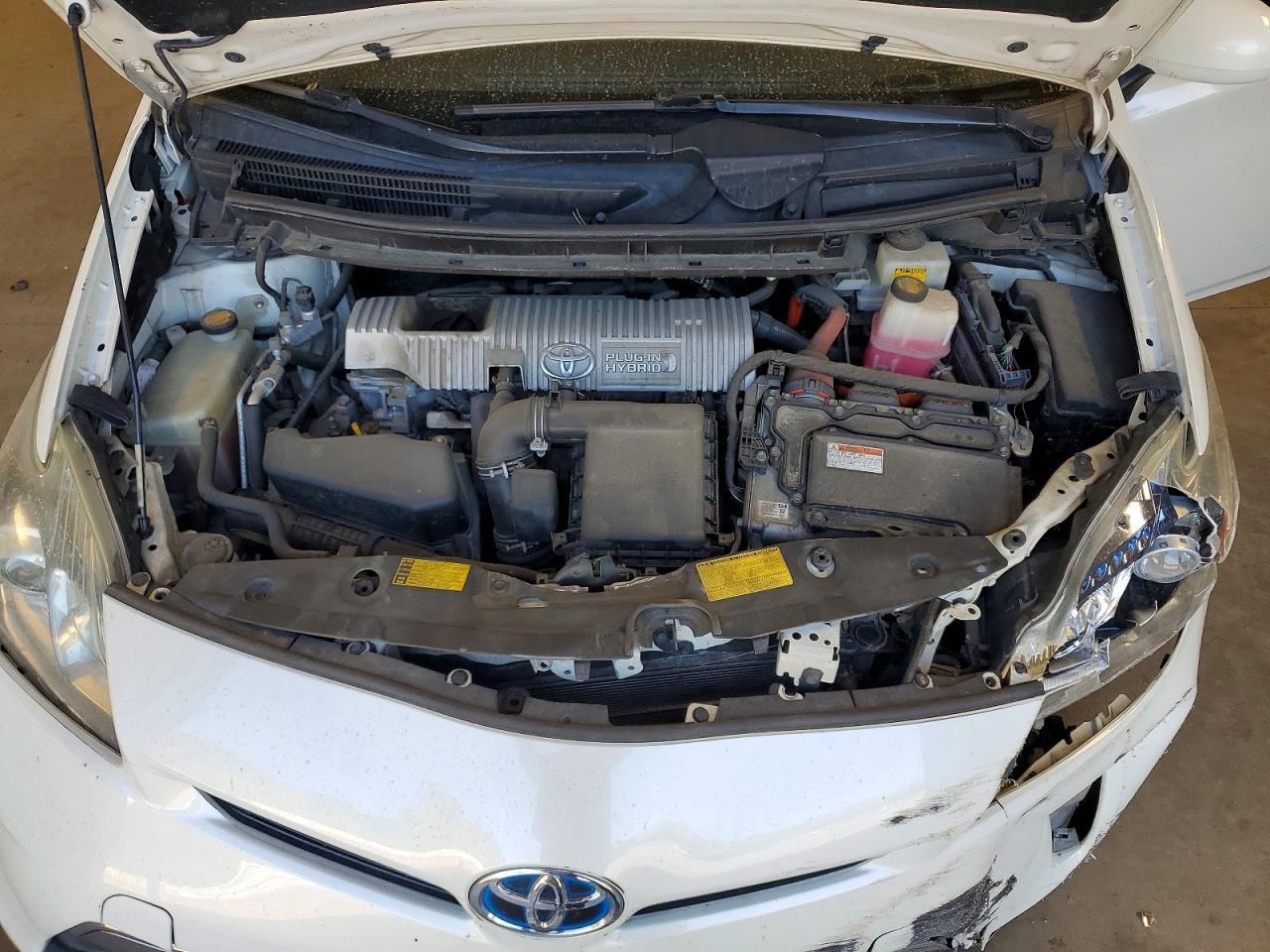 2013 Toyota Prius Plug-In Hybrid Base - zdjęcie 11