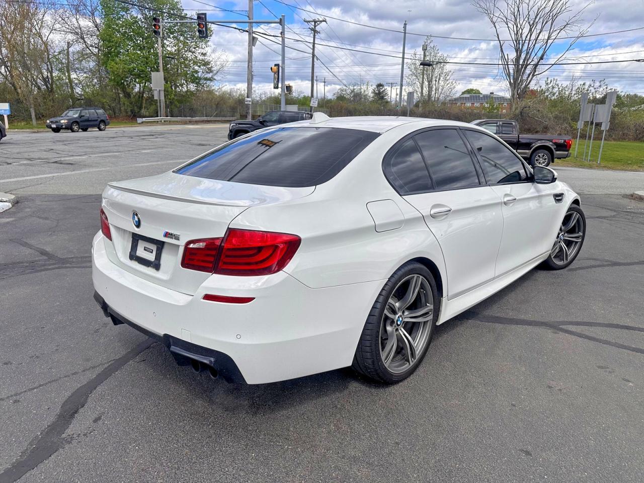 2013 BMW M5 - zdjęcie 4