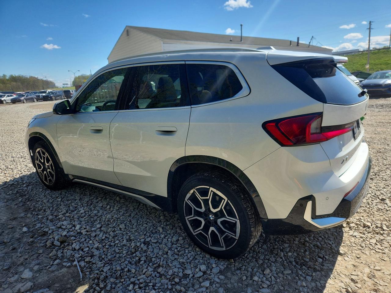2023 BMW X1 xDrive28I - zdjęcie 2