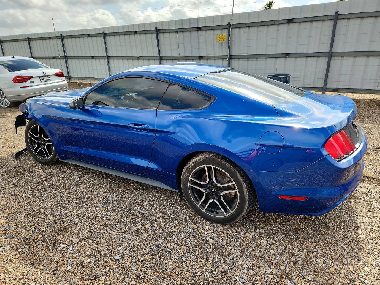 2017 Ford Mustang - zdjęcie 2