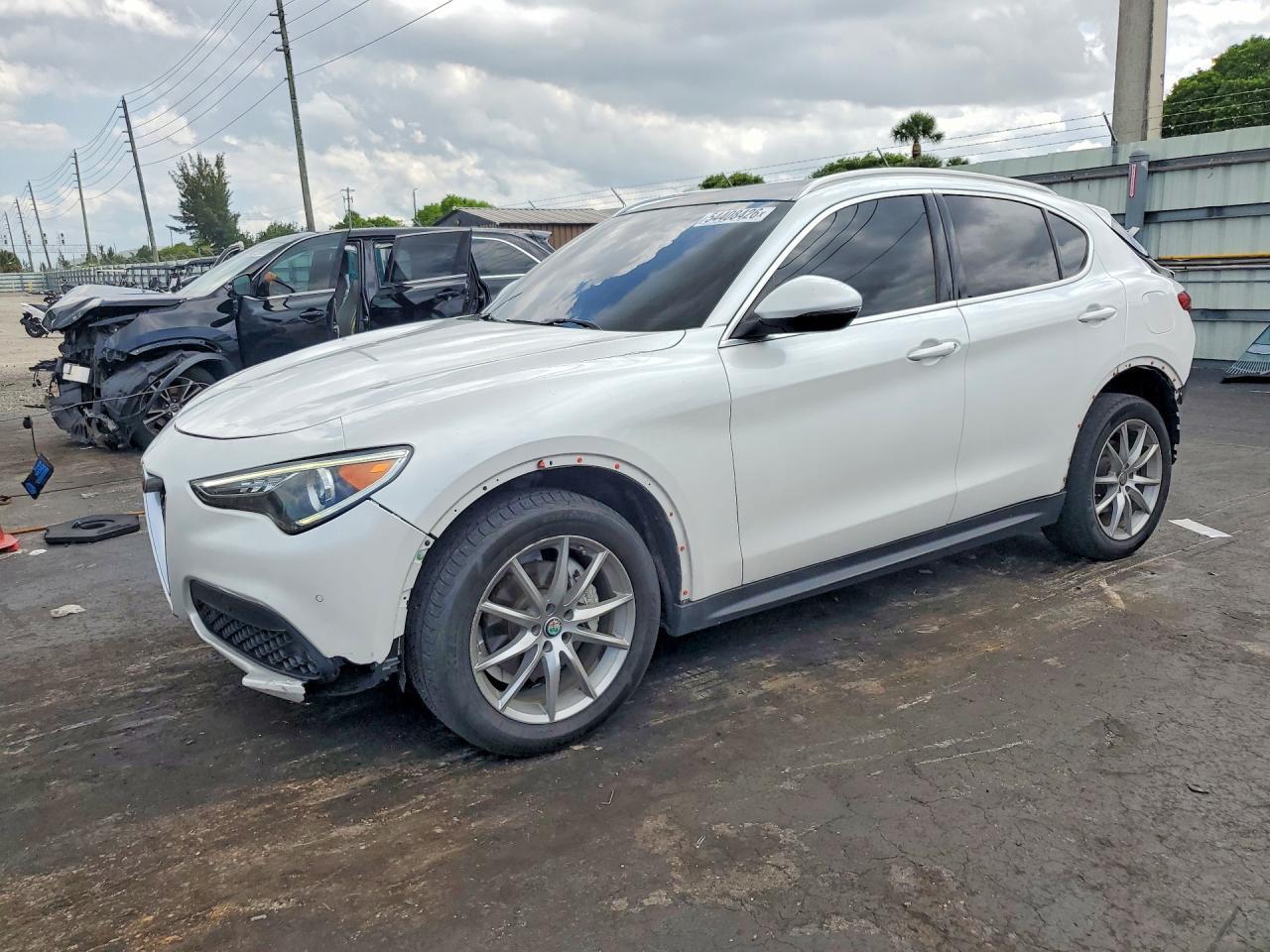 2019 Alfa Romeo Stelvio Ti - zdjęcie główne