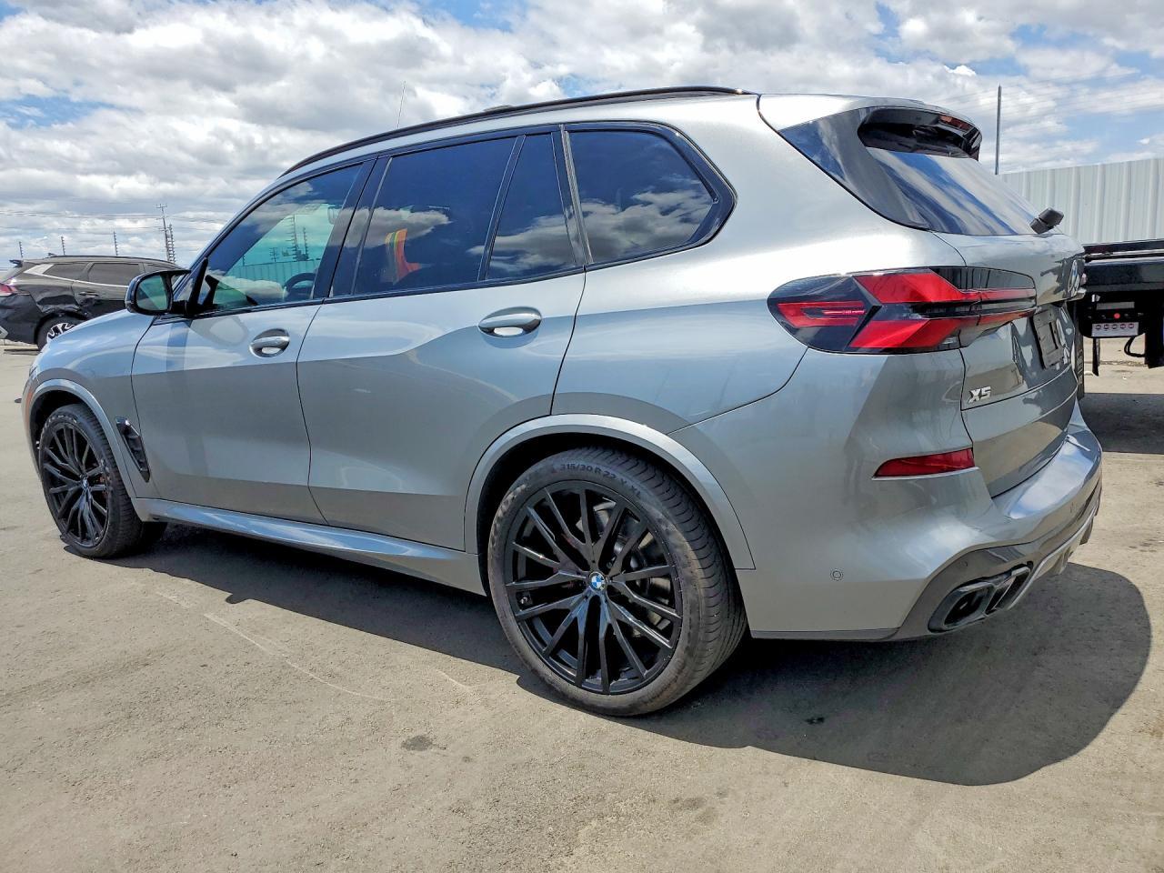 2024 BMW X5 M60I - zdjęcie 2