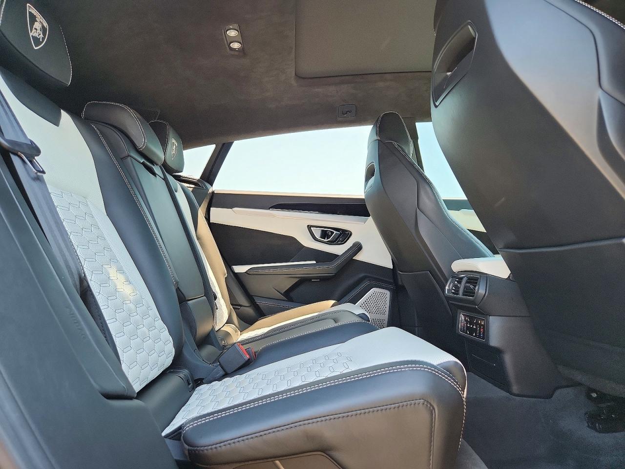2019 Lamborghini Urus - zdjęcie 11