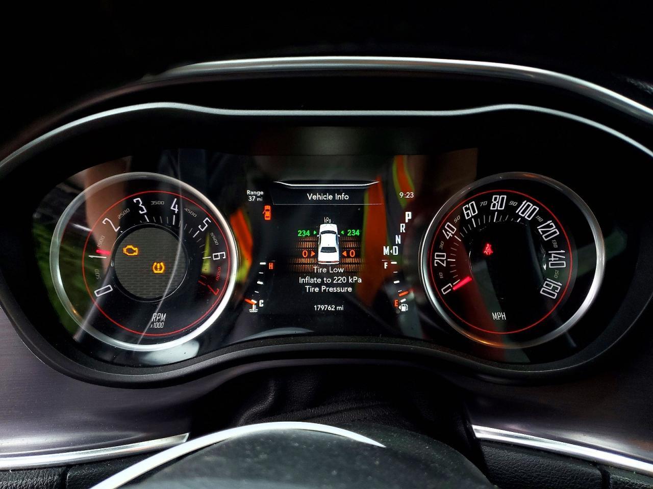 2018 Dodge Challenger Sxt - zdjęcie 9