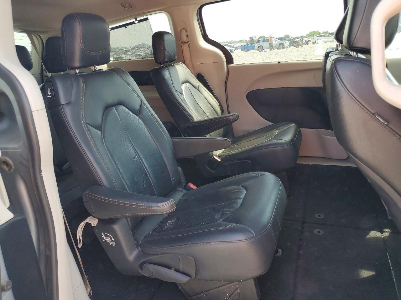 2020 Chrysler Pacifica Touring L - zdjęcie 11