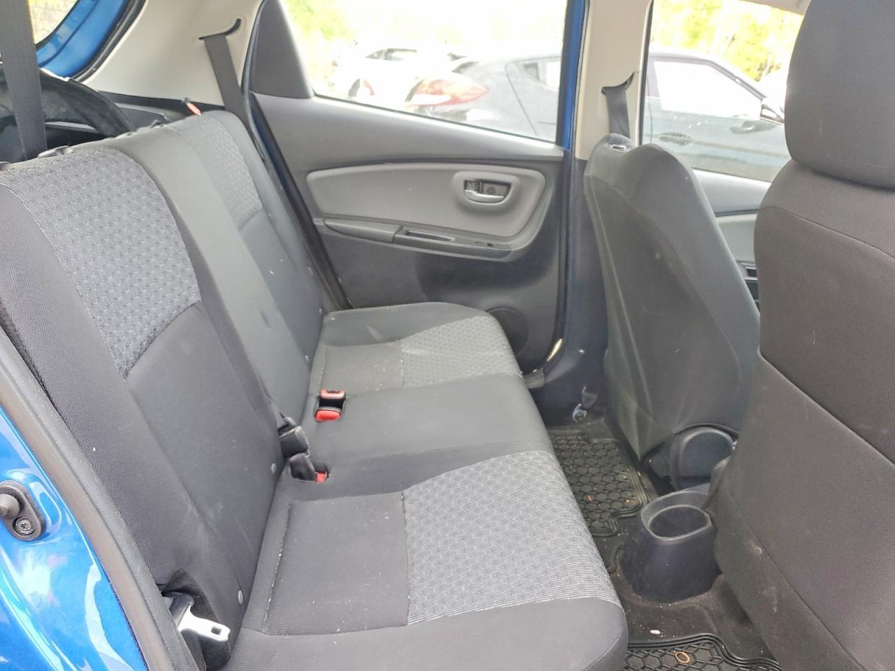 2015 Toyota Yaris 5-Door L - zdjęcie 10