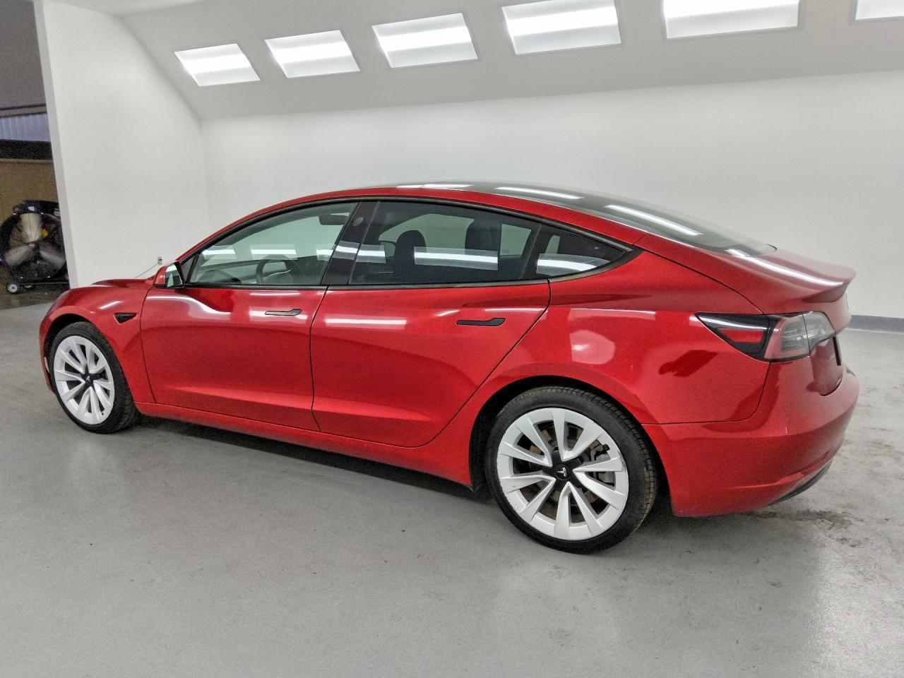 2022 Tesla Model 3 - zdjęcie 2