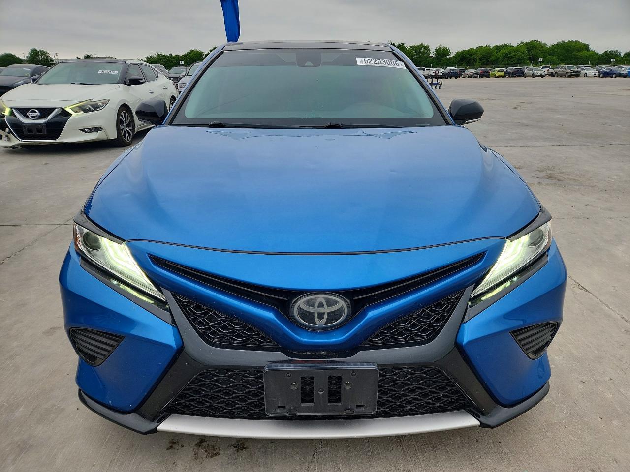 2020 Toyota Camry Xse - zdjęcie 5