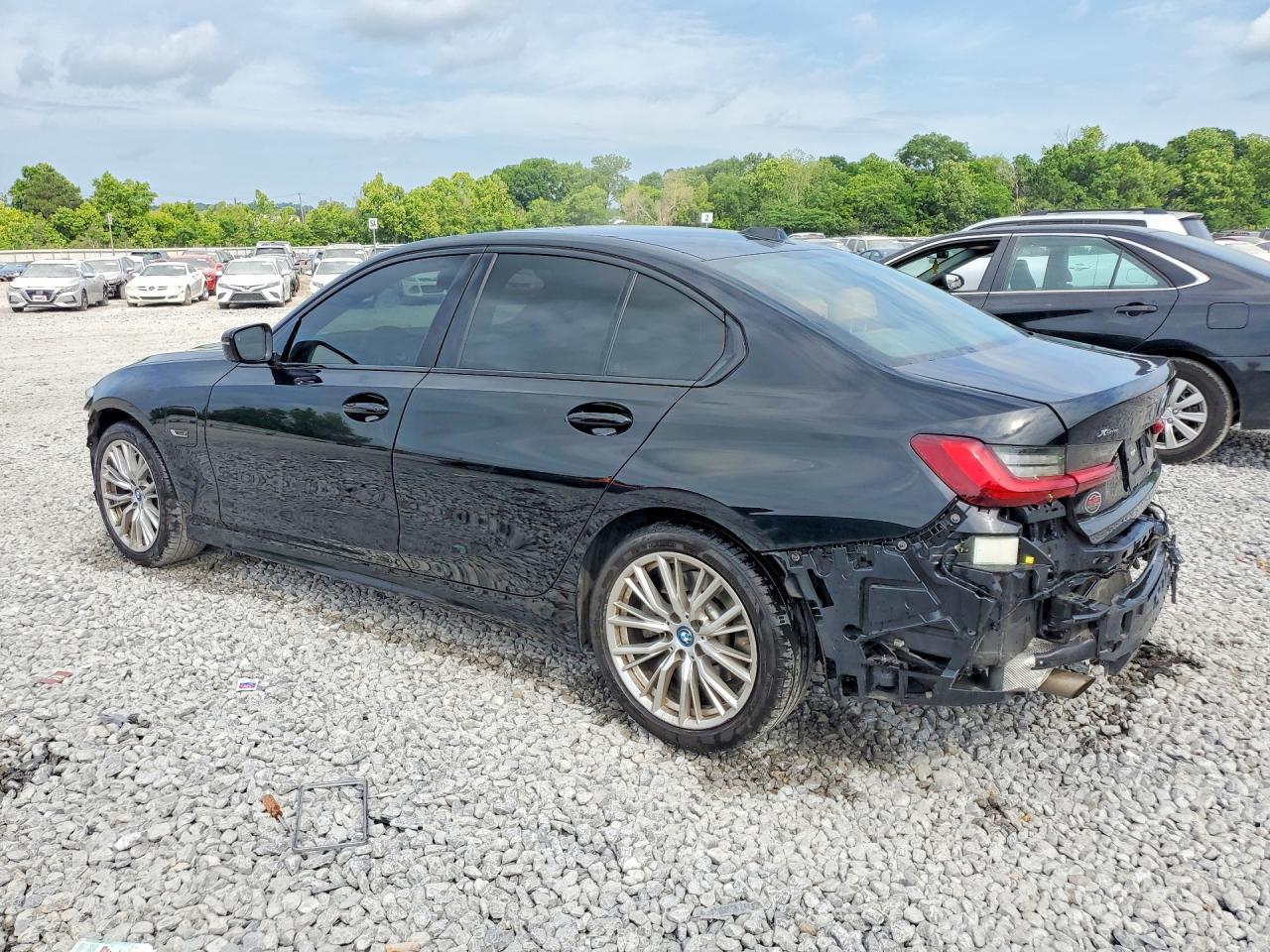 2023 BMW 330Xe - zdjęcie 2