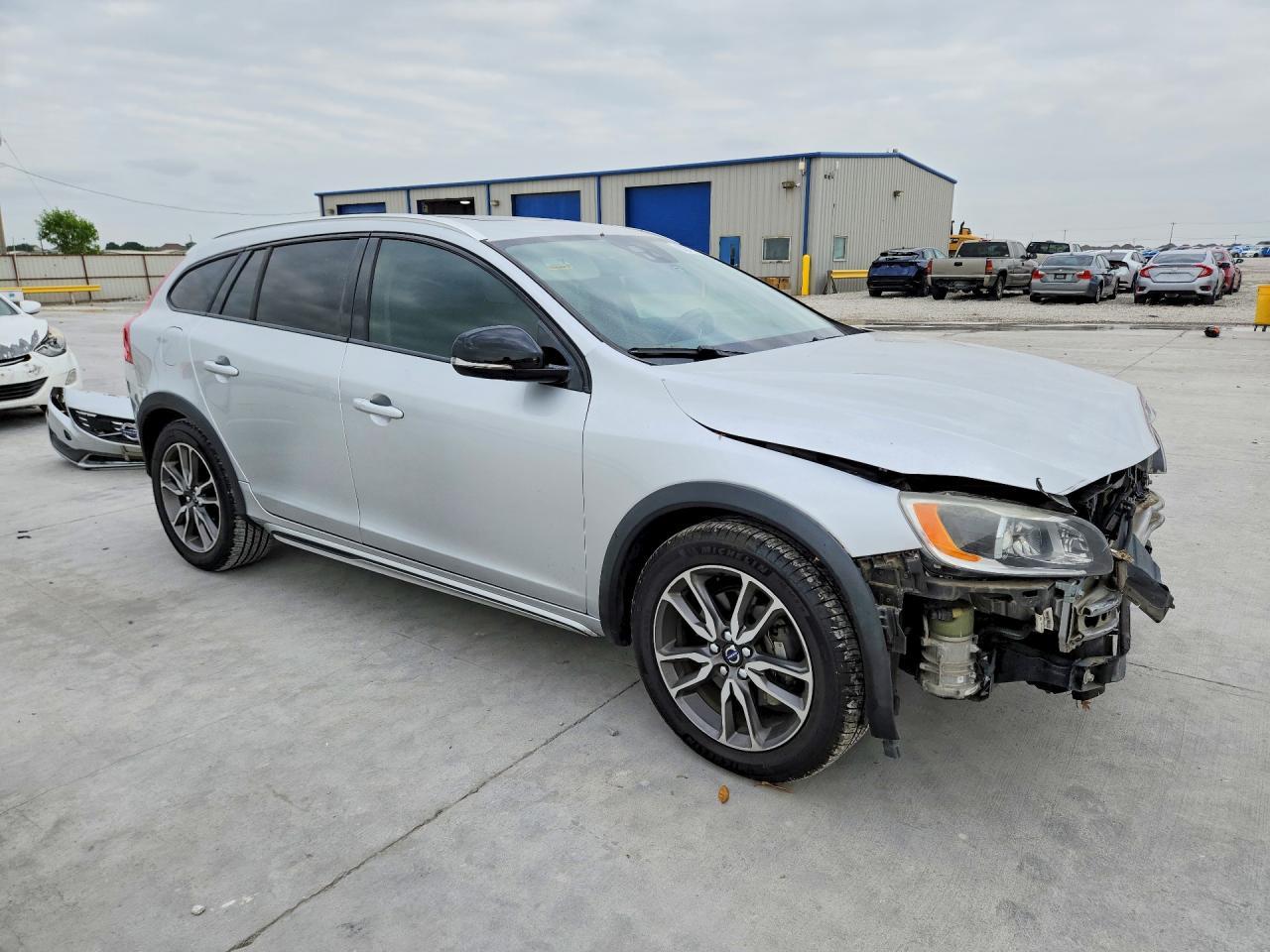 2016 Volvo V60 Cross Country Platinum - zdjęcie 4