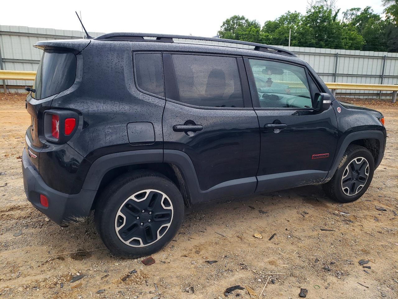 2017 Jeep Renegade Trailhawk - zdjęcie 3