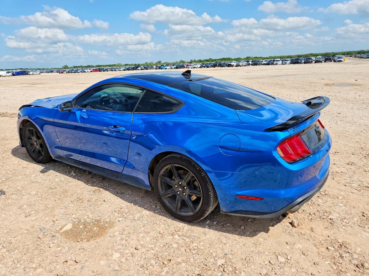 2020 Ford Mustang - zdjęcie 2