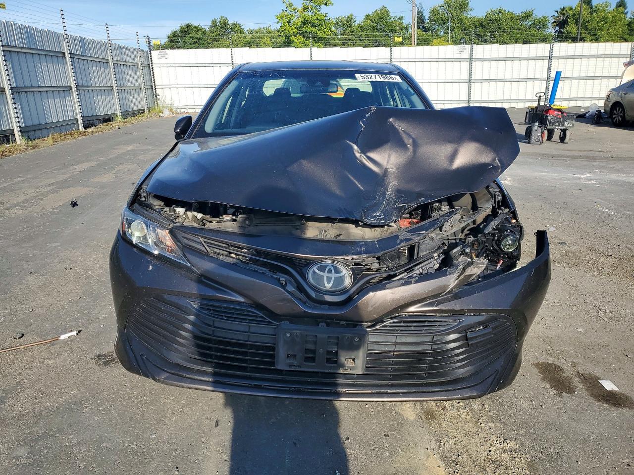 2018 Toyota Camry Le - zdjęcie 5