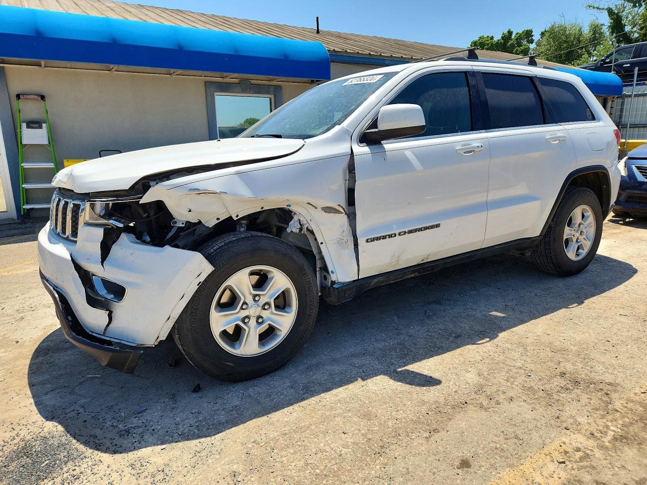 2017 Jeep Grand Cherokee Laredo - zdjęcie główne