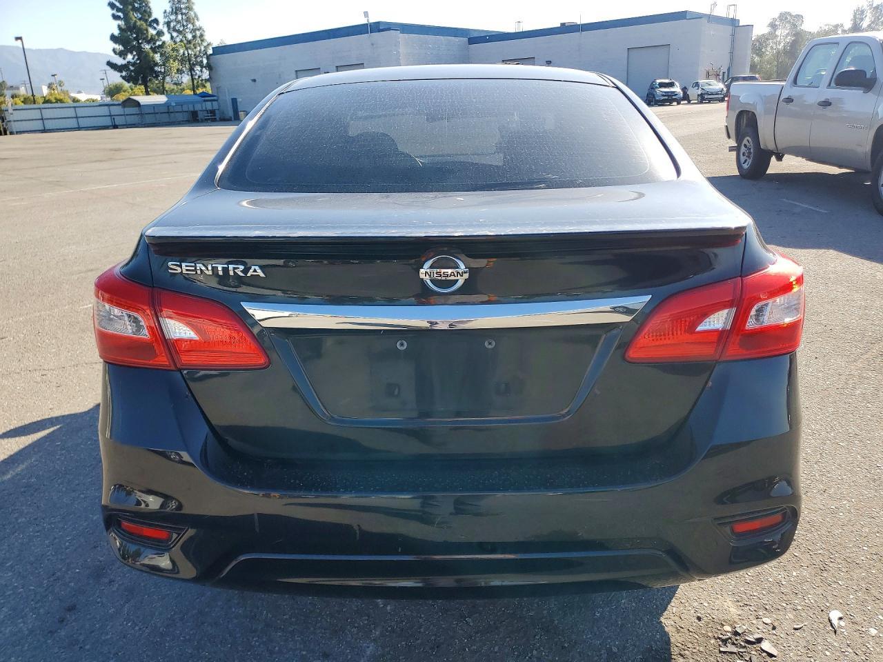 2018 Nissan Sentra S - zdjęcie 6