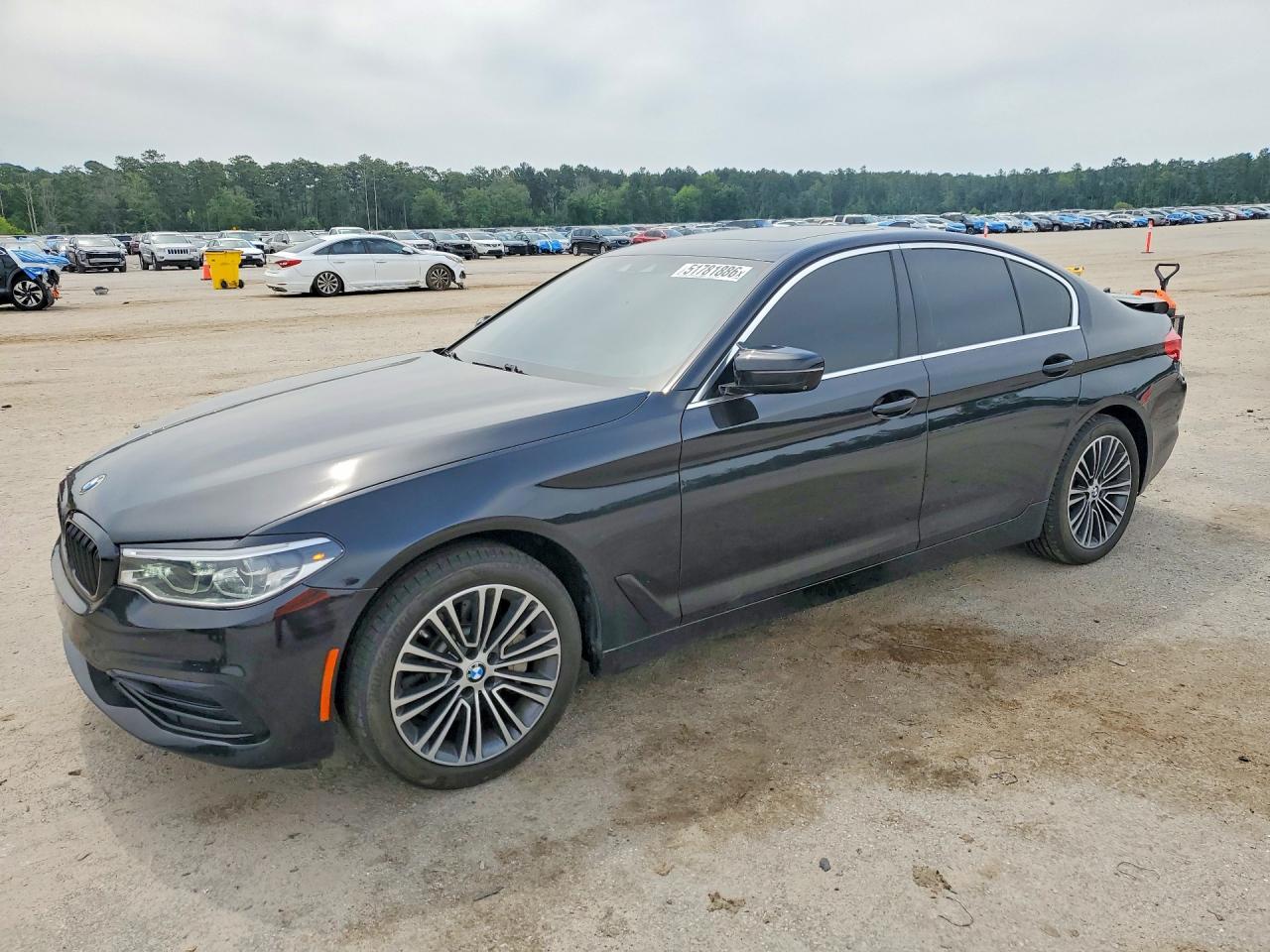 2019 BMW Seria 5 540i - zdjęcie główne