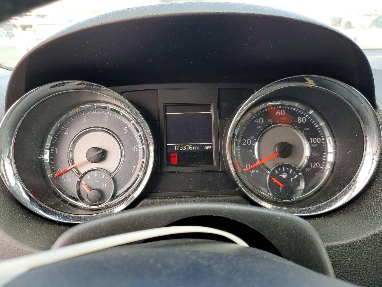 2014 Chrysler Town & Country Touring - zdjęcie 9