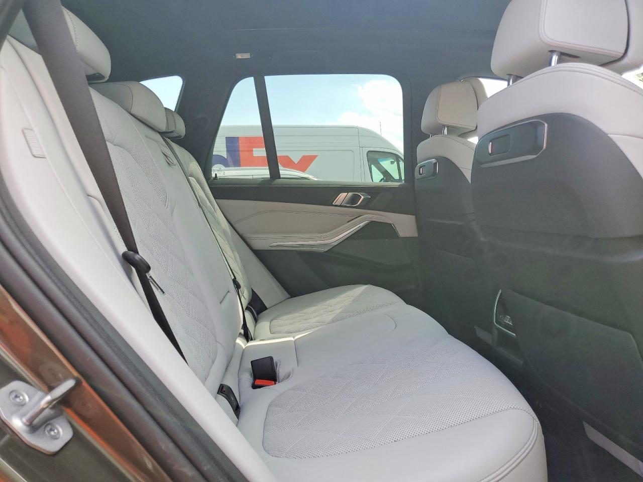 2025 BMW X5 xDrive40I - zdjęcie 11