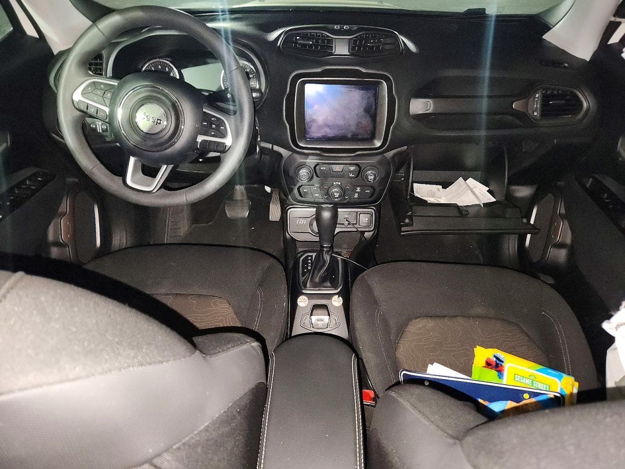 2023 Jeep Renegade Latitude - zdjęcie 8