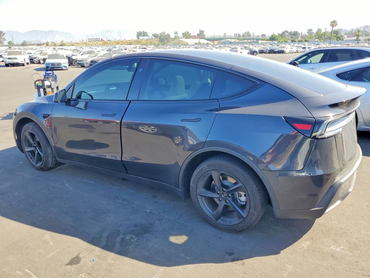 2026 Tesla Model Y - zdjęcie 2